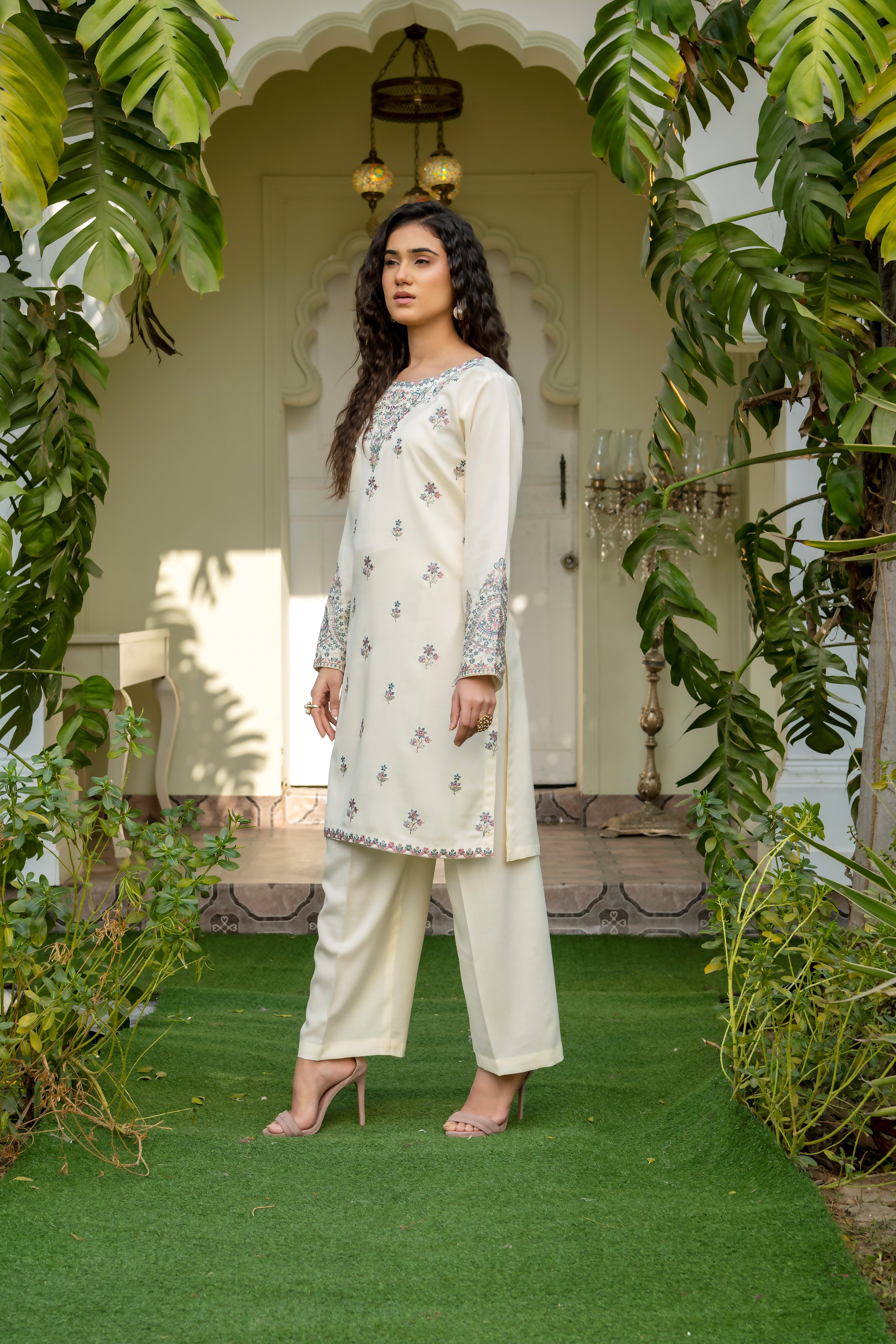 W25-122 2PC COTTON EMBROIDERED WHITE SHIRT WITH TROUSER.