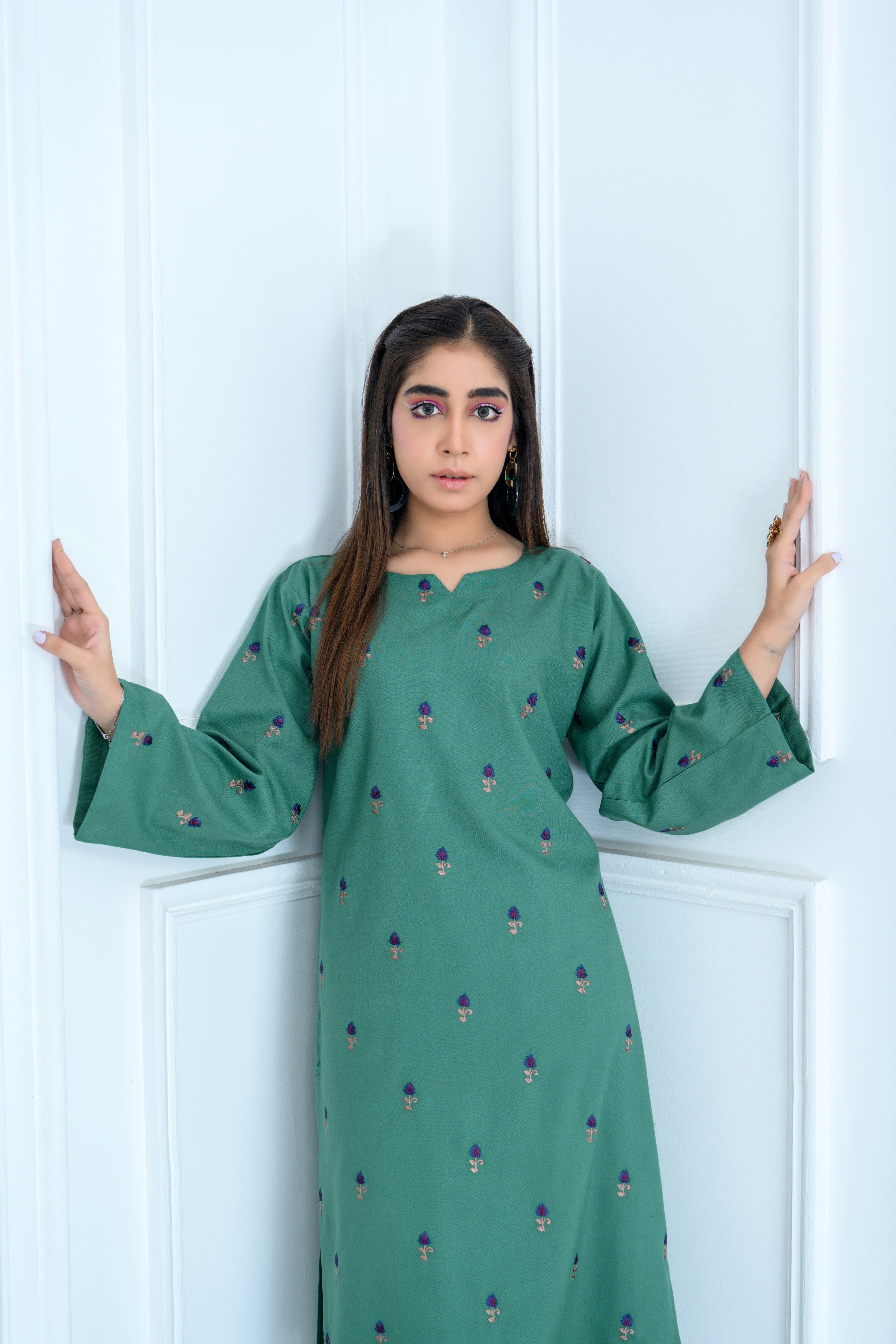 FW24-107 GREEN 2PCS EMBROIDERED KURTA WITH TROUSER2 - SHAYNARI