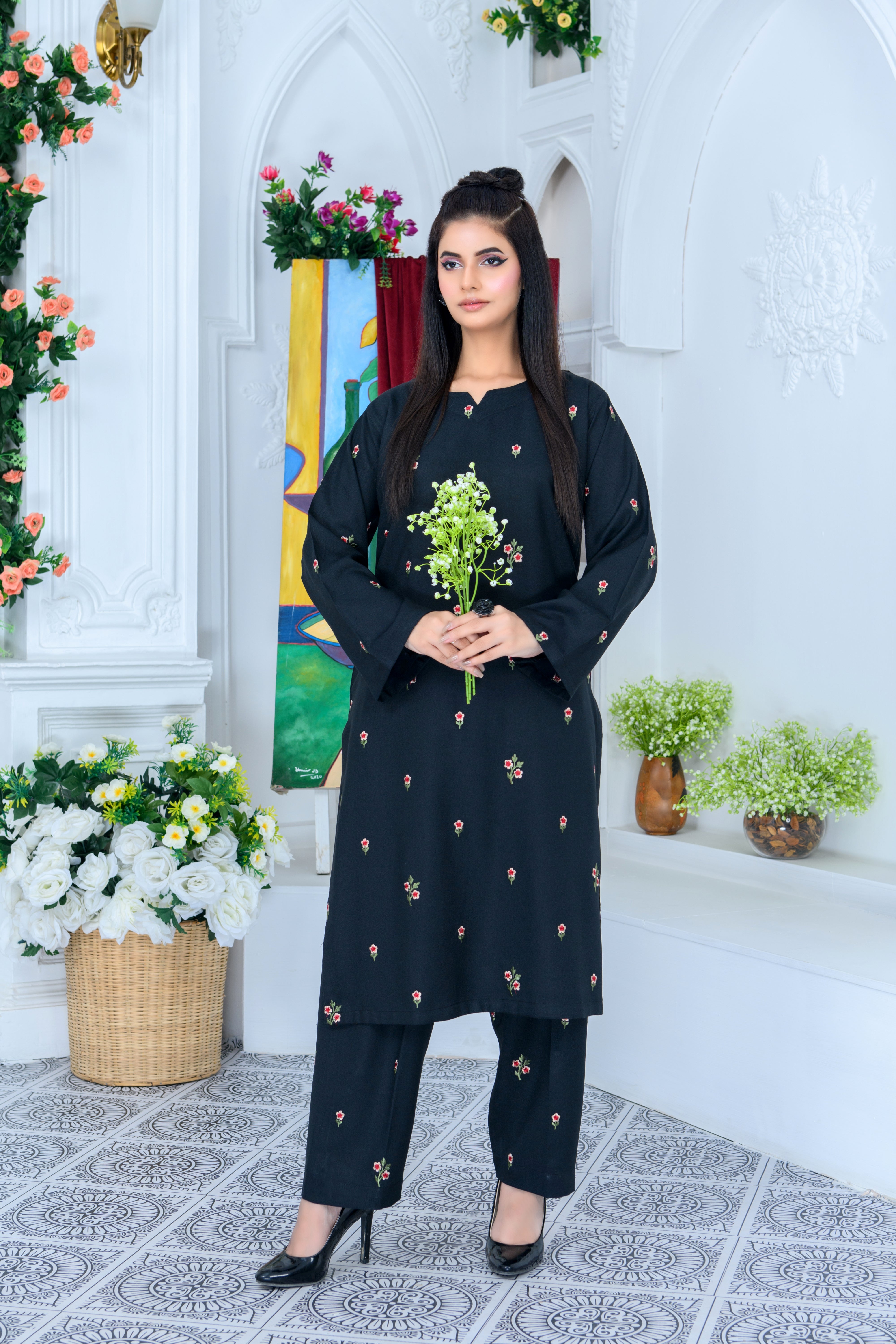 FW24-101 BLACK 2PCS EMBROIDERED KURTA WITH TROUSER - SHAYNARI