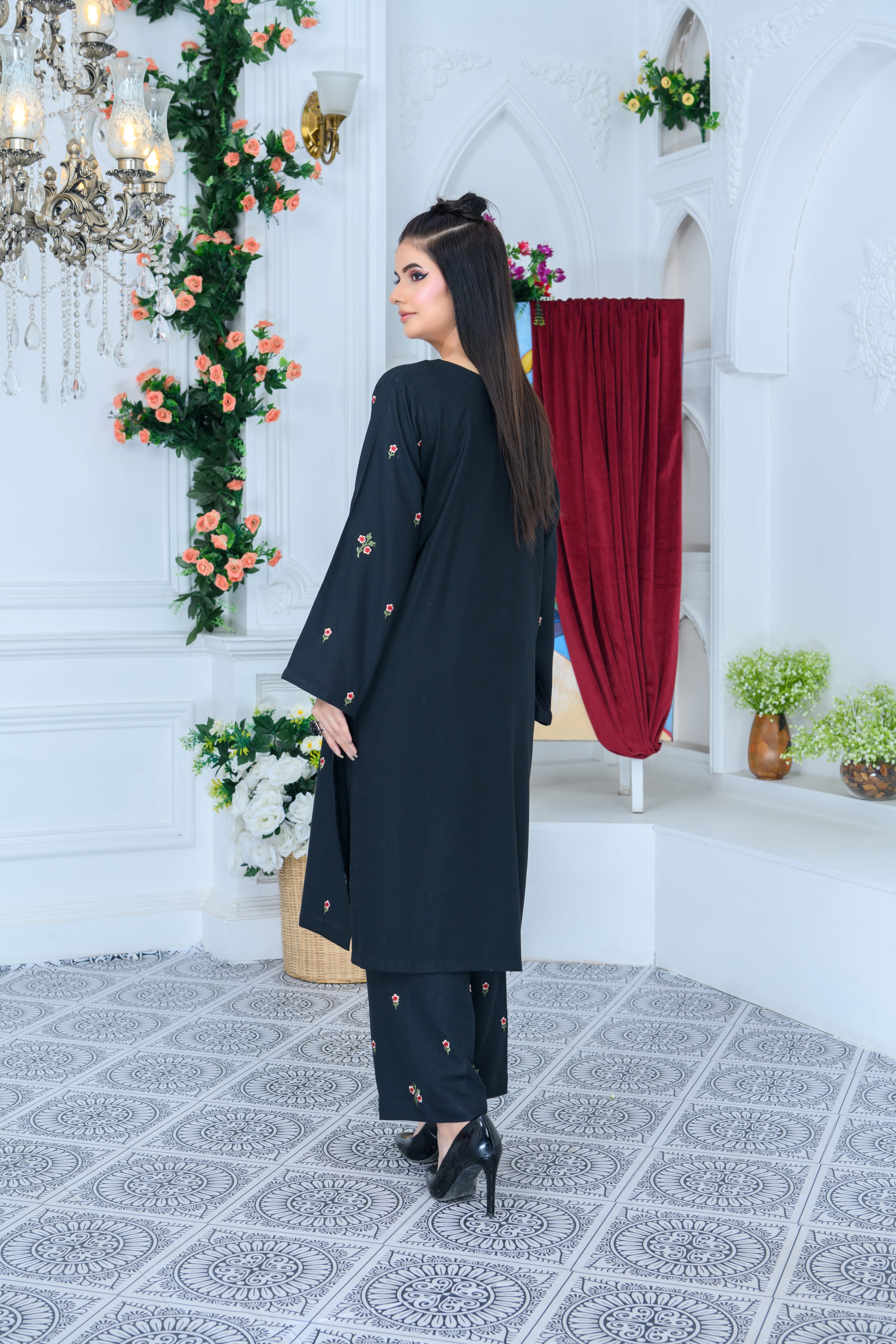 FW24-101 BLACK 2PCS EMBROIDERED KURTA WITH TROUSER - SHAYNARI