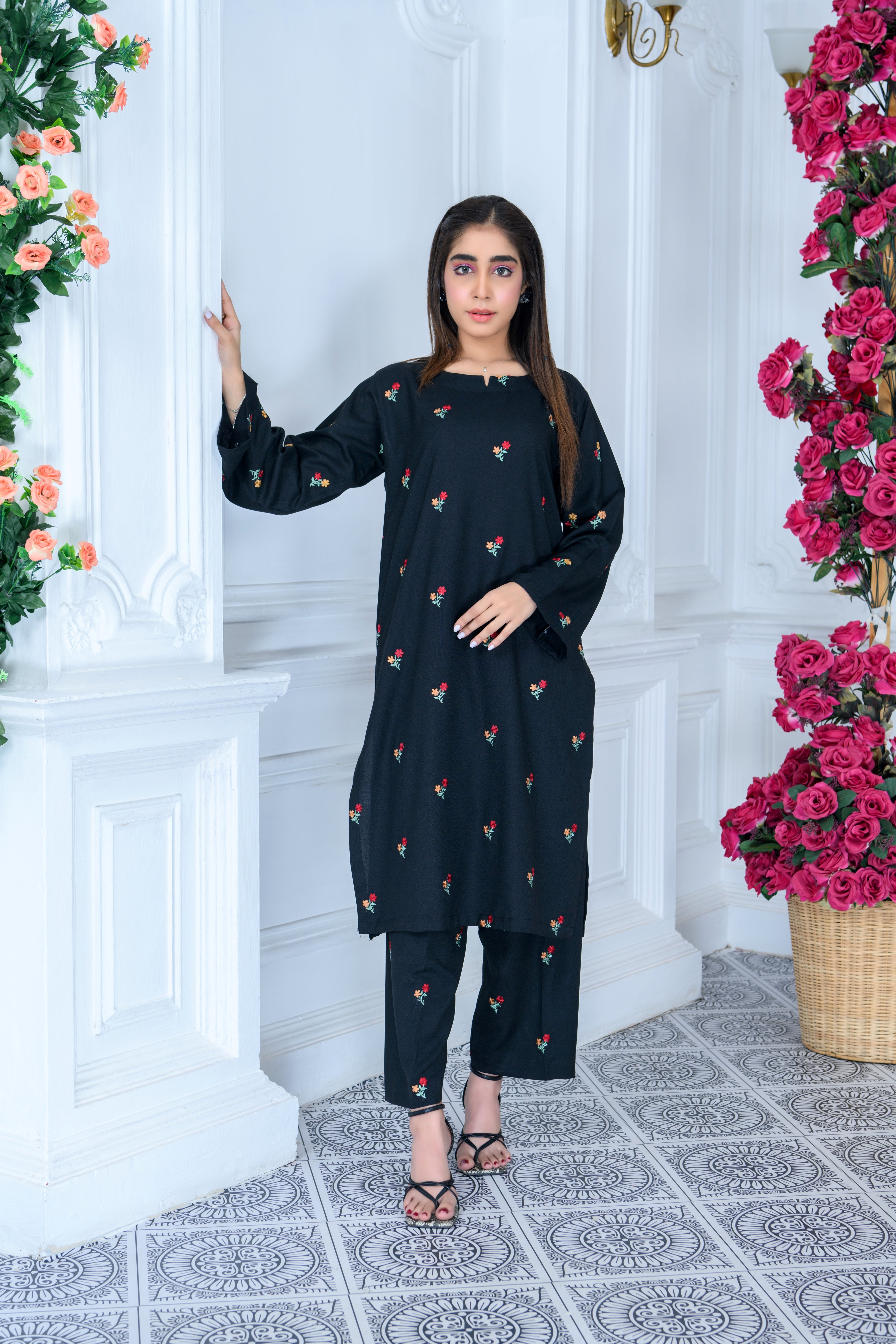 FW24-102 BLACK 2PCS EMBROIDERED KURTA WITH TROUSER - SHAYNARI