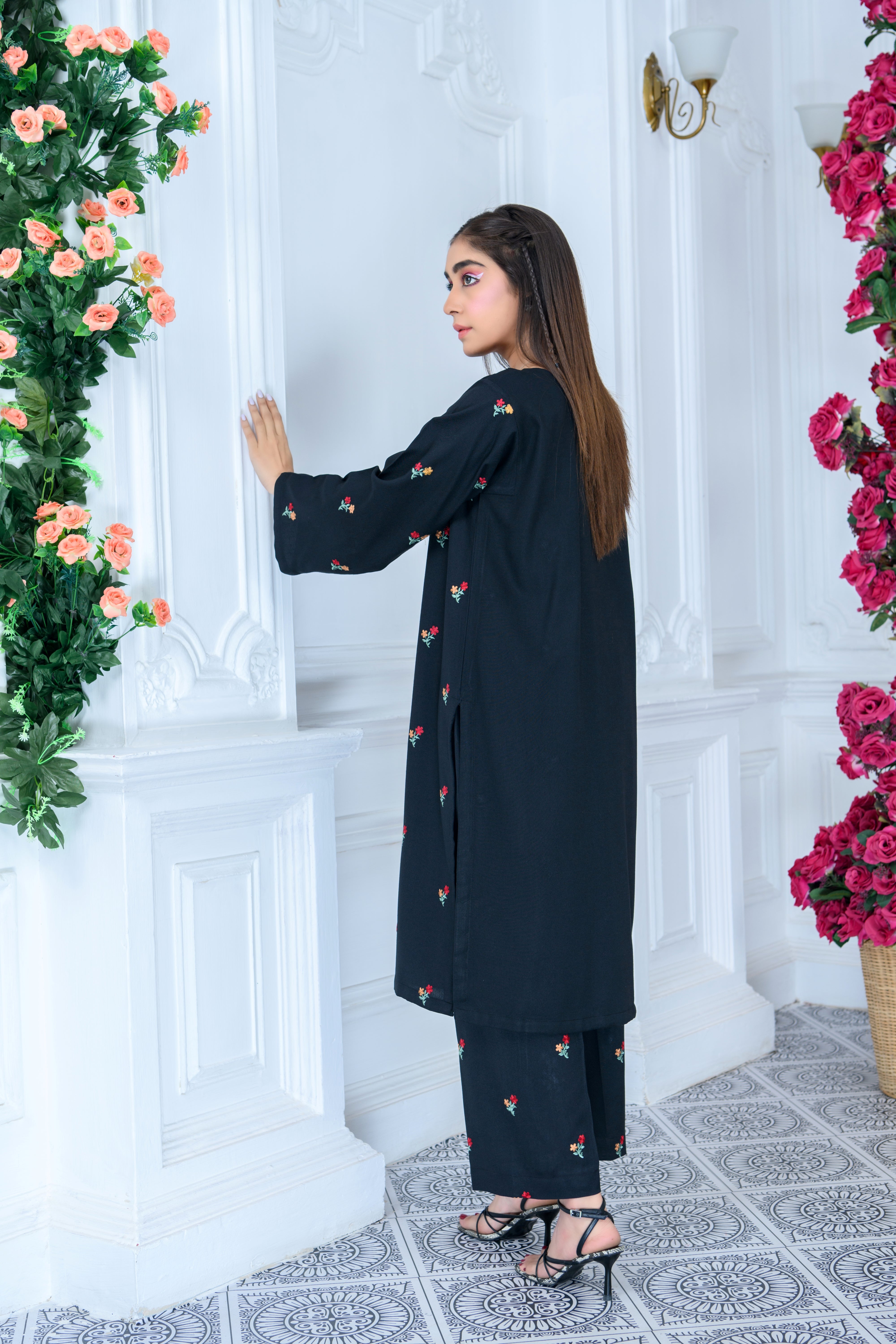 FW24-102 BLACK 2PCS EMBROIDERED KURTA WITH TROUSER - SHAYNARI