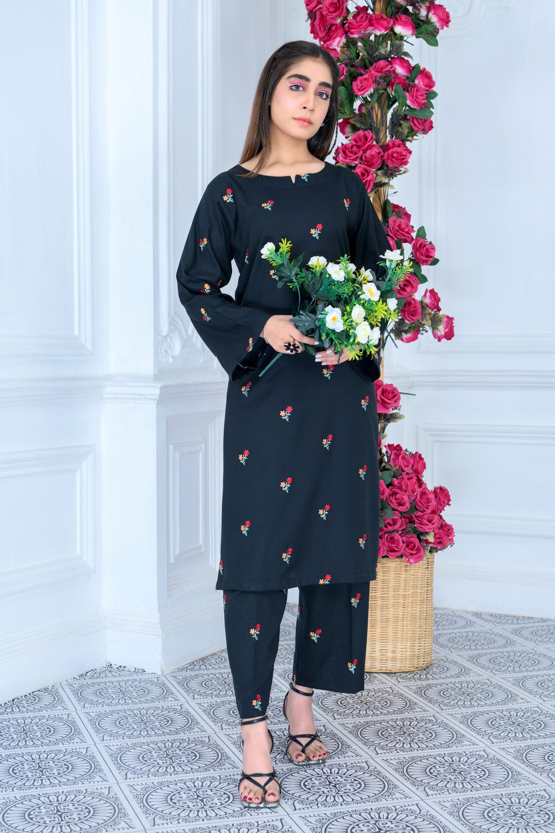 FW24-102 BLACK 2PCS EMBROIDERED KURTA WITH TROUSER - SHAYNARI