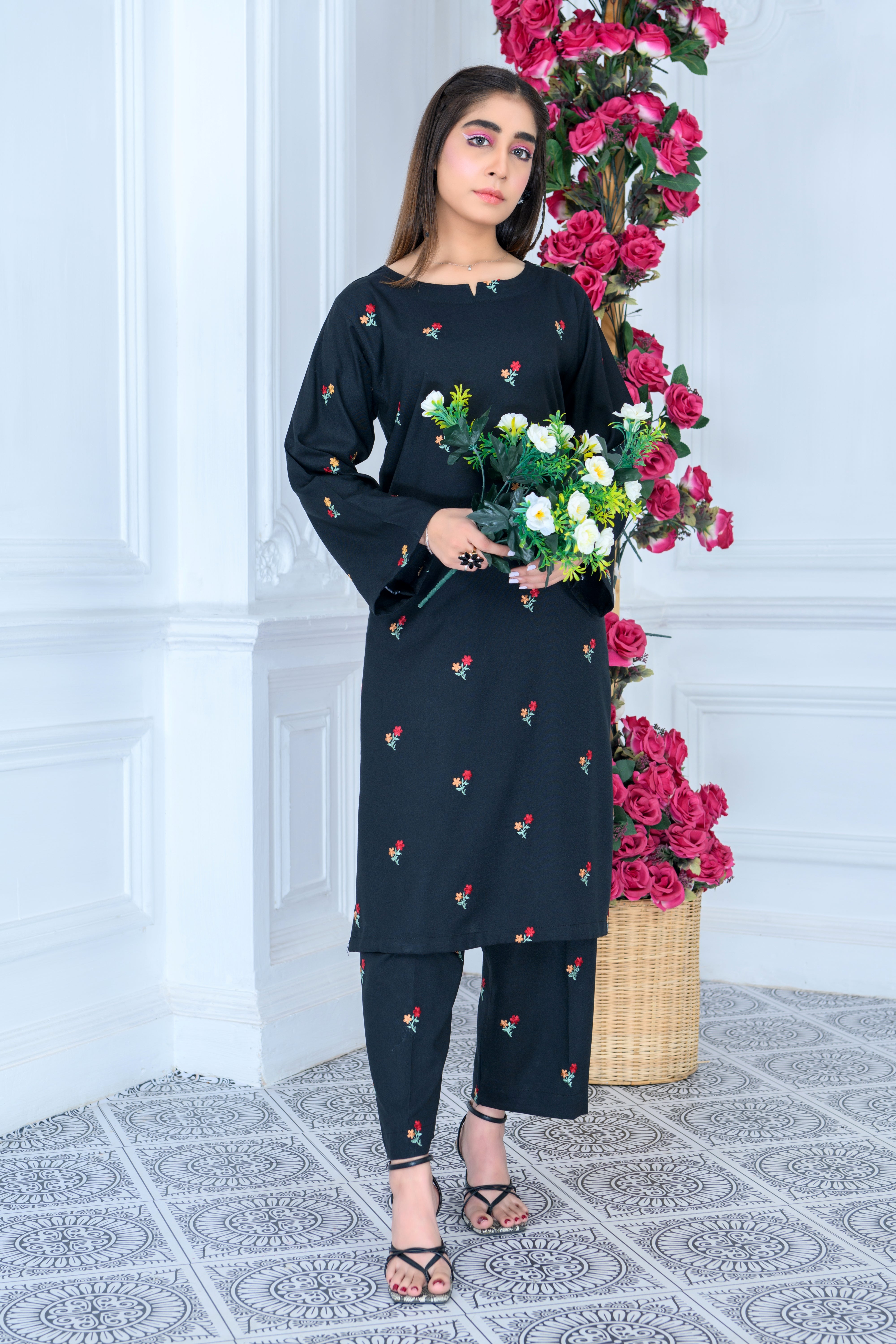 FW24-102 BLACK 2PCS EMBROIDERED KURTA WITH TROUSER - SHAYNARI