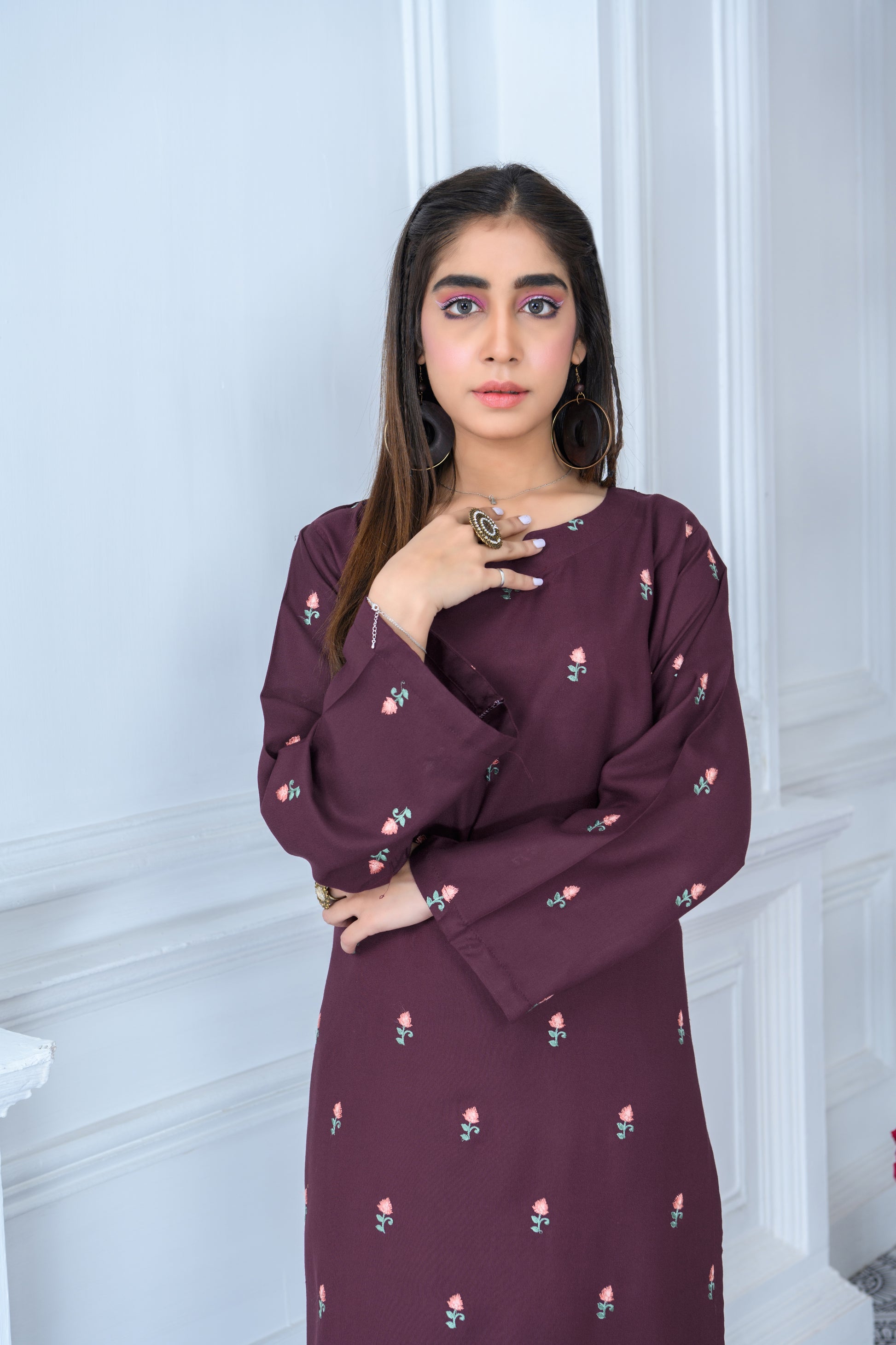 FW24-106 MAROON 2PCS EMBROIDERED KURTA WITH TROUSER - SHAYNARI