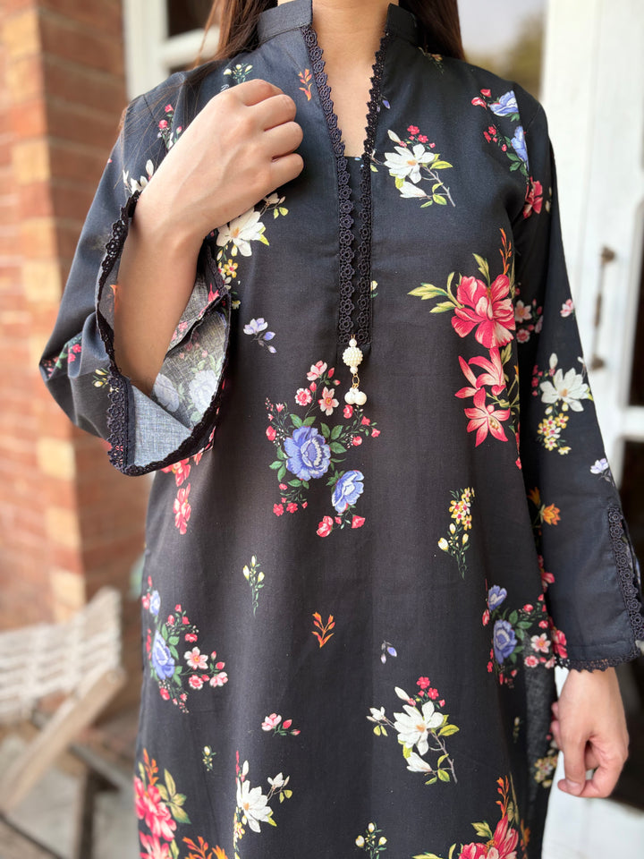 W25-118 2PC Khaddar Printed Shirt With Trouser