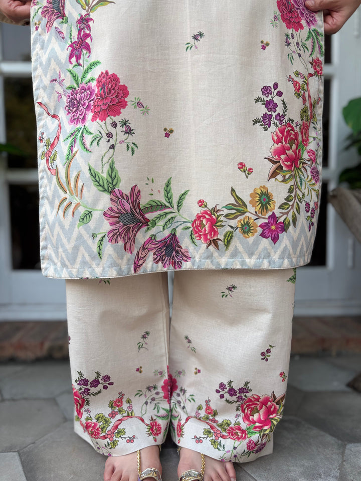 W25-117 3PC Khaddar Printed Shirt With Trouser