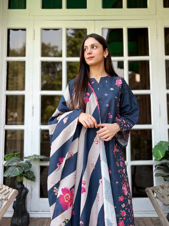 W25-116 3PC Khaddar Printed Shirt With Trouser