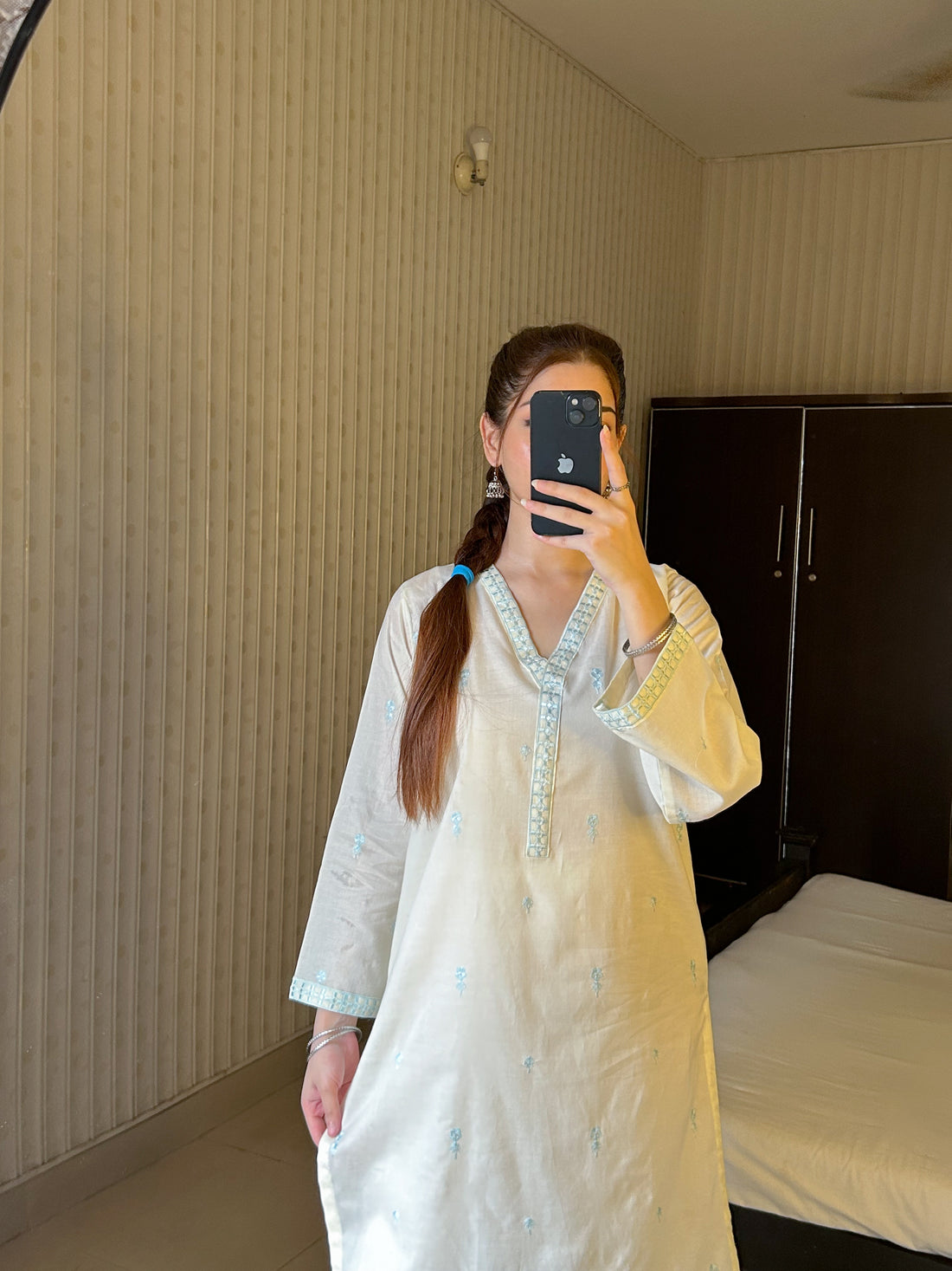 SE25-402 2PCS LAWN EMBROIDERED KURTA WITH TROUSER