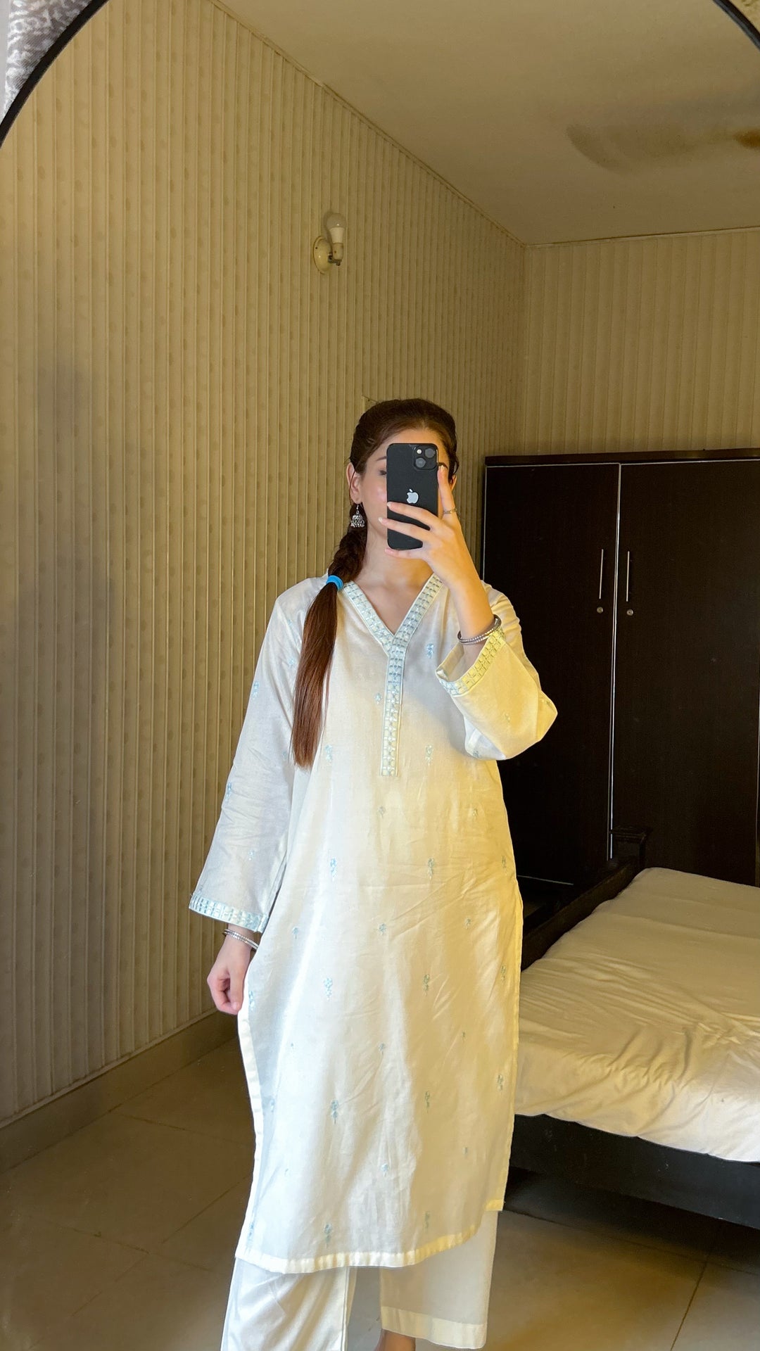 SE25-402 2PCS LAWN EMBROIDERED KURTA WITH TROUSER