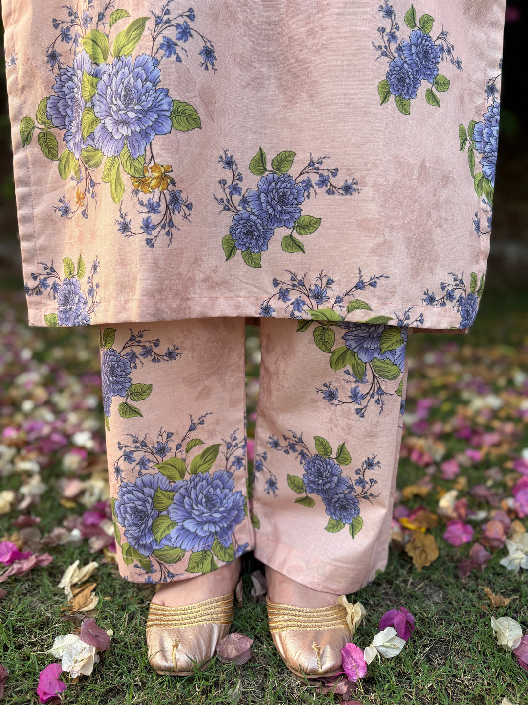 W25-113 2PC Khaddar Printed Shirt With Trouser