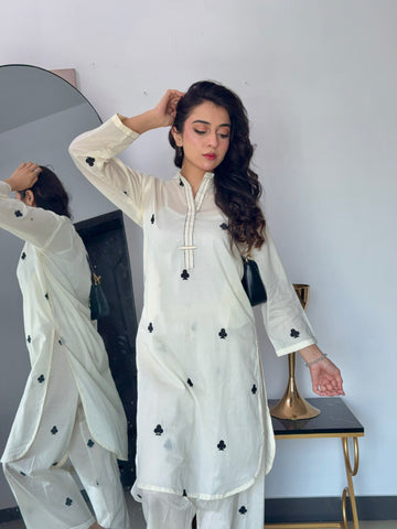 SE25-403 2PCS LAWN EMBROIDERED KURTA WITH TROUSER