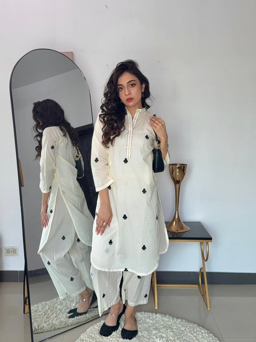 SE25-403 2PCS LAWN EMBROIDERED KURTA WITH TROUSER