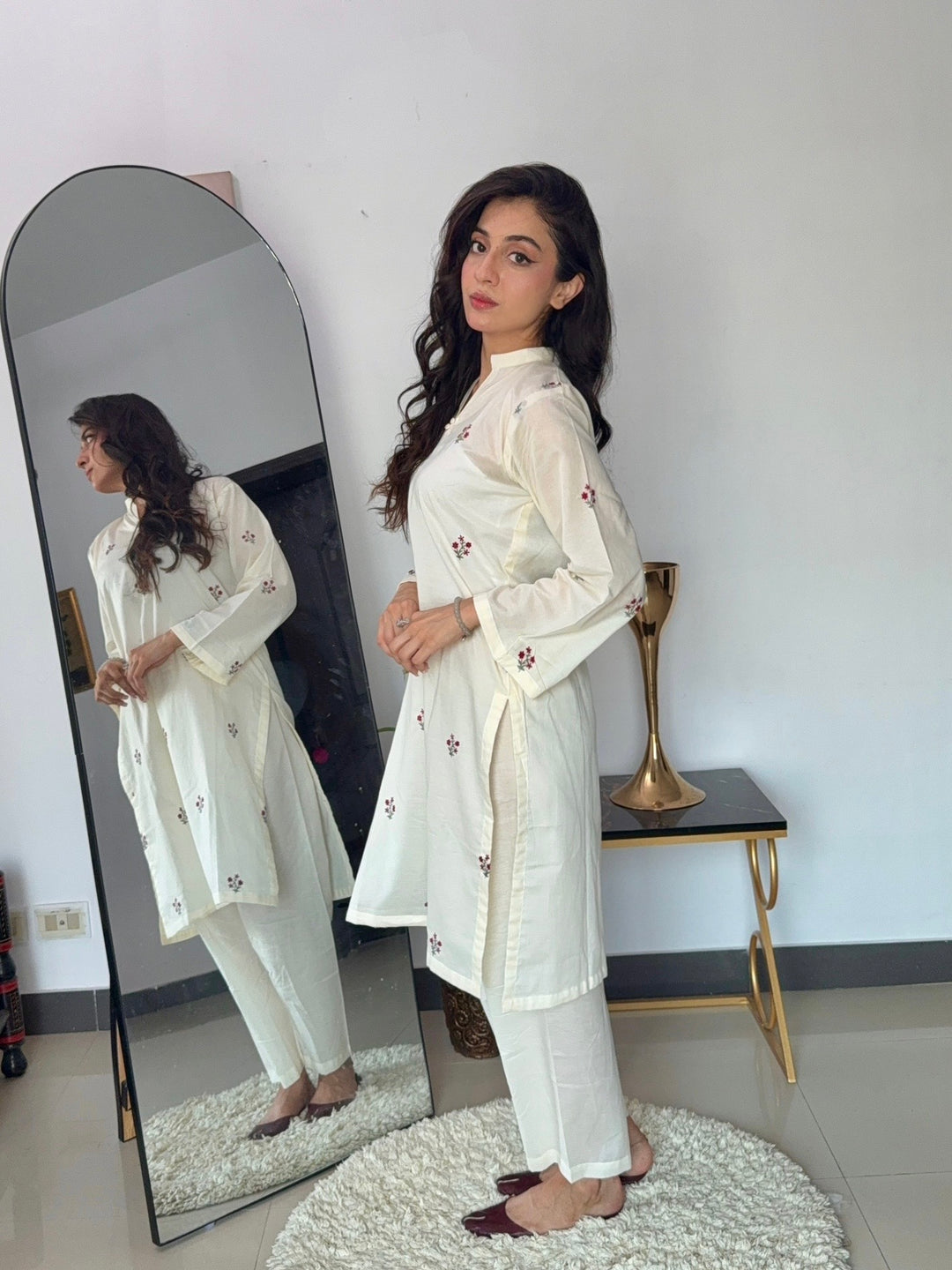 SE25-404 2PCS LAWN EMBROIDERED KURTA WITH TROUSER