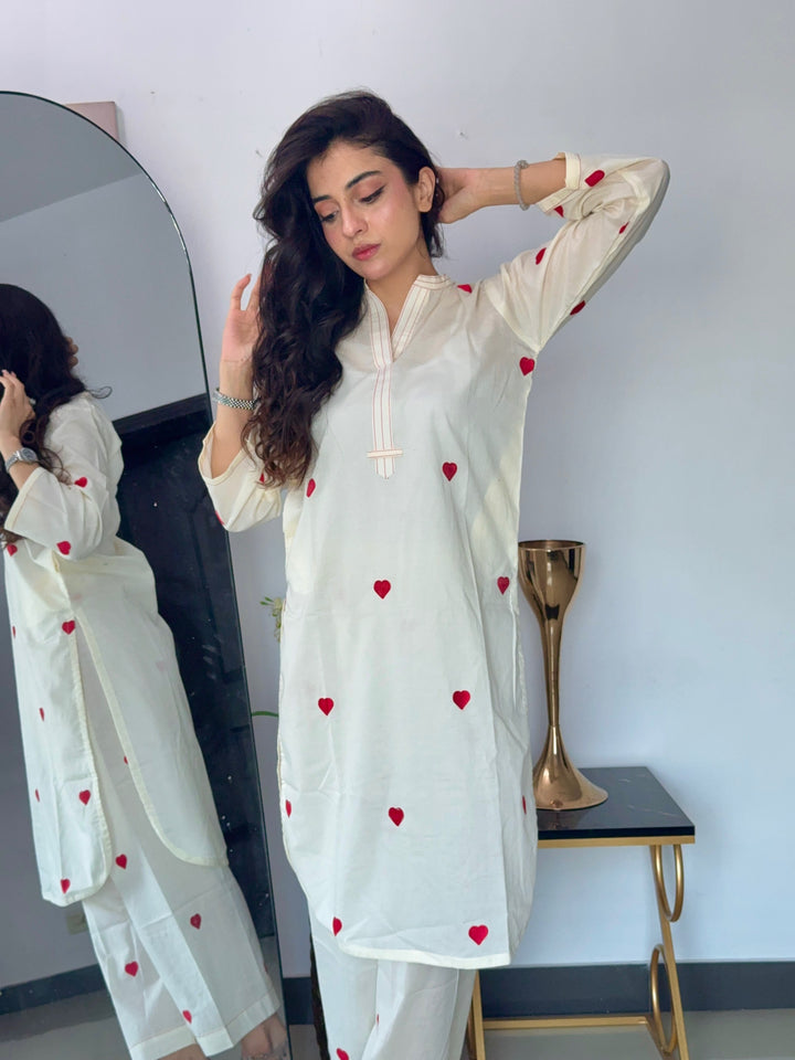 SE25-401 2PCS LAWN EMBROIDERED KURTA WITH TROUSER
